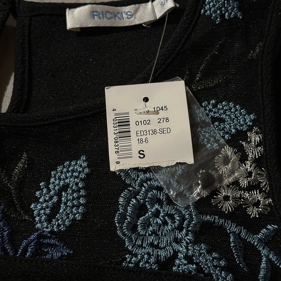✨NWT✨ Ricki's: Women’s Sleeveless Top- Size Small - Picture 2 of 8